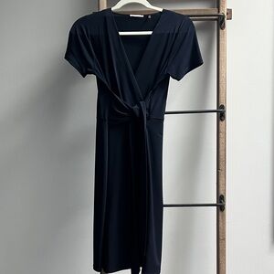 Sophisticated Navy light weight faux wrap Tahari dress size small -